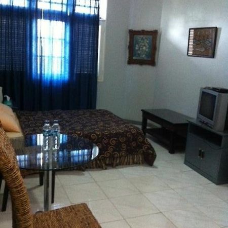 Bangka Bed And Breakfast Джакарта Экстерьер фото