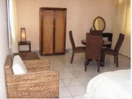 Bangka Bed And Breakfast Джакарта Экстерьер фото