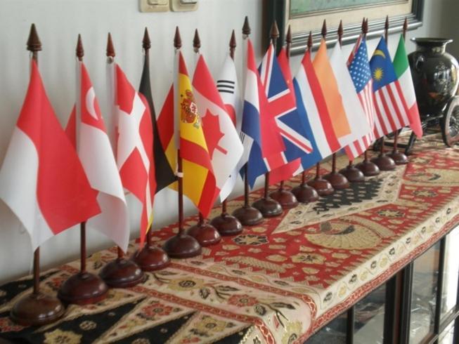 Bangka Bed And Breakfast Джакарта Экстерьер фото
