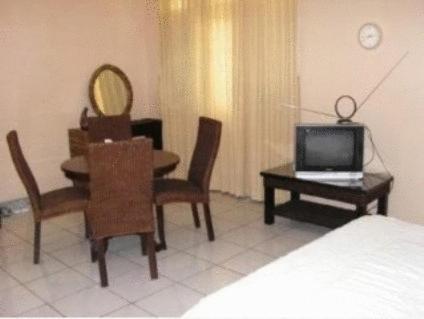 Bangka Bed And Breakfast Джакарта Экстерьер фото